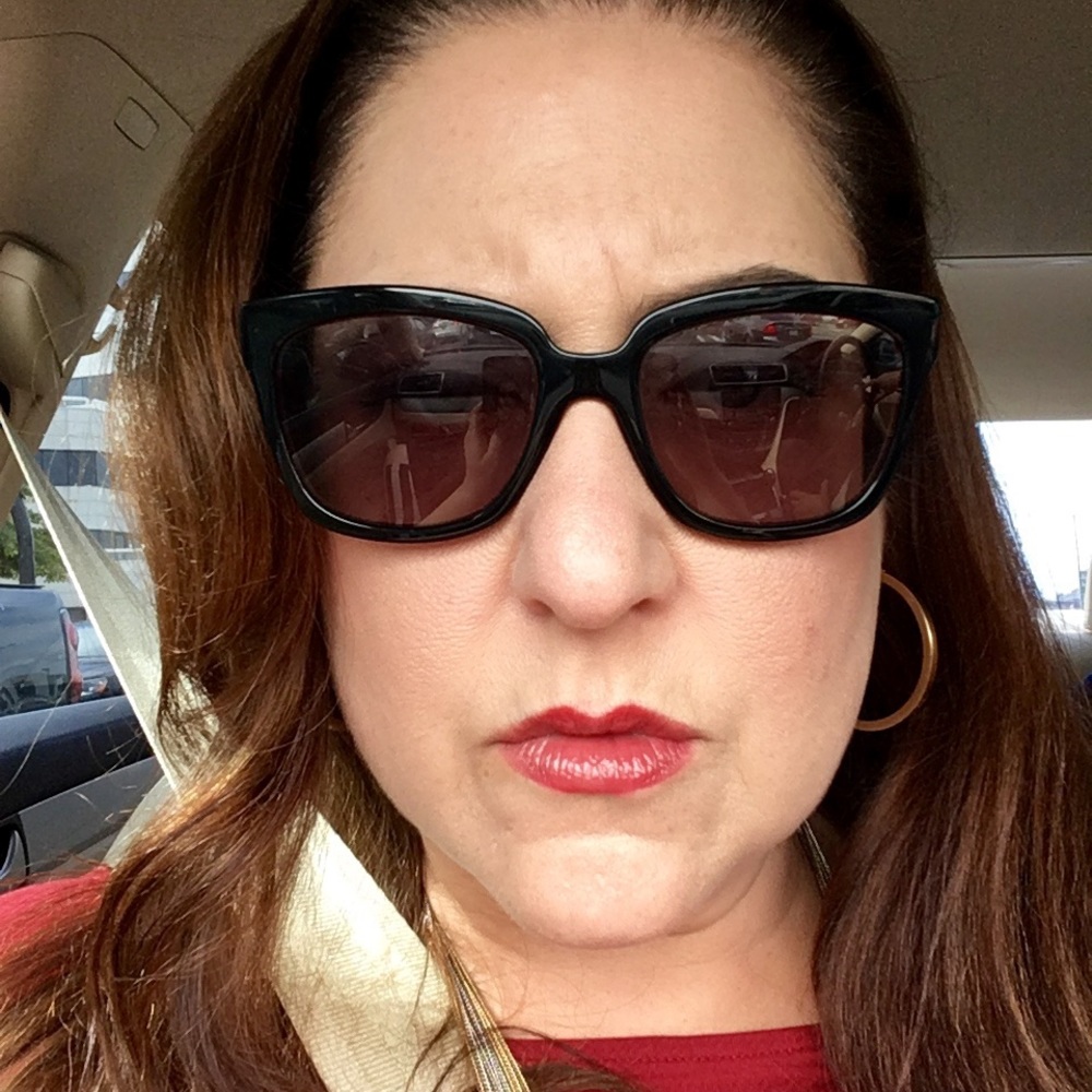 Meet your Posher, Dina